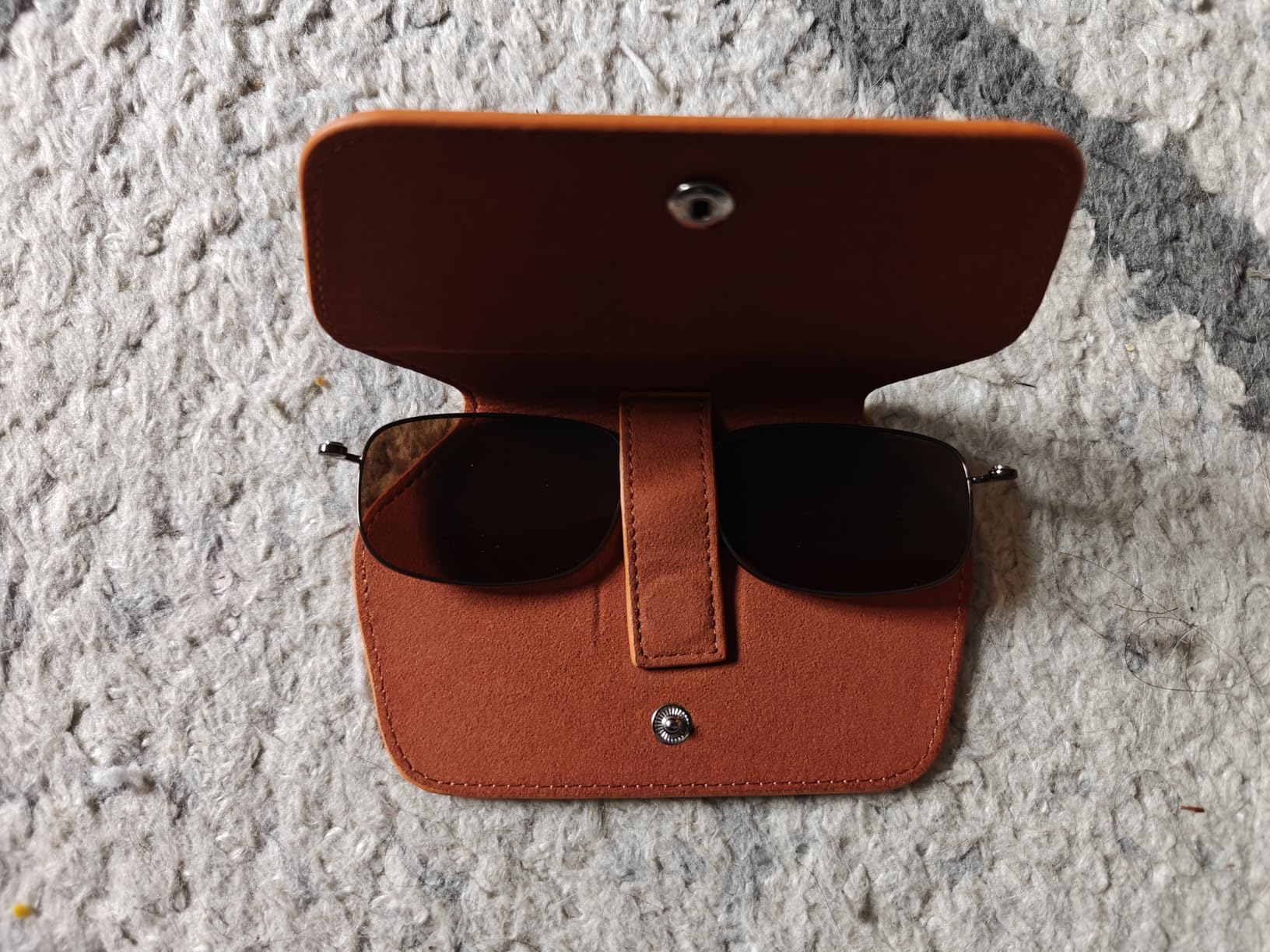 Schlankes Etui