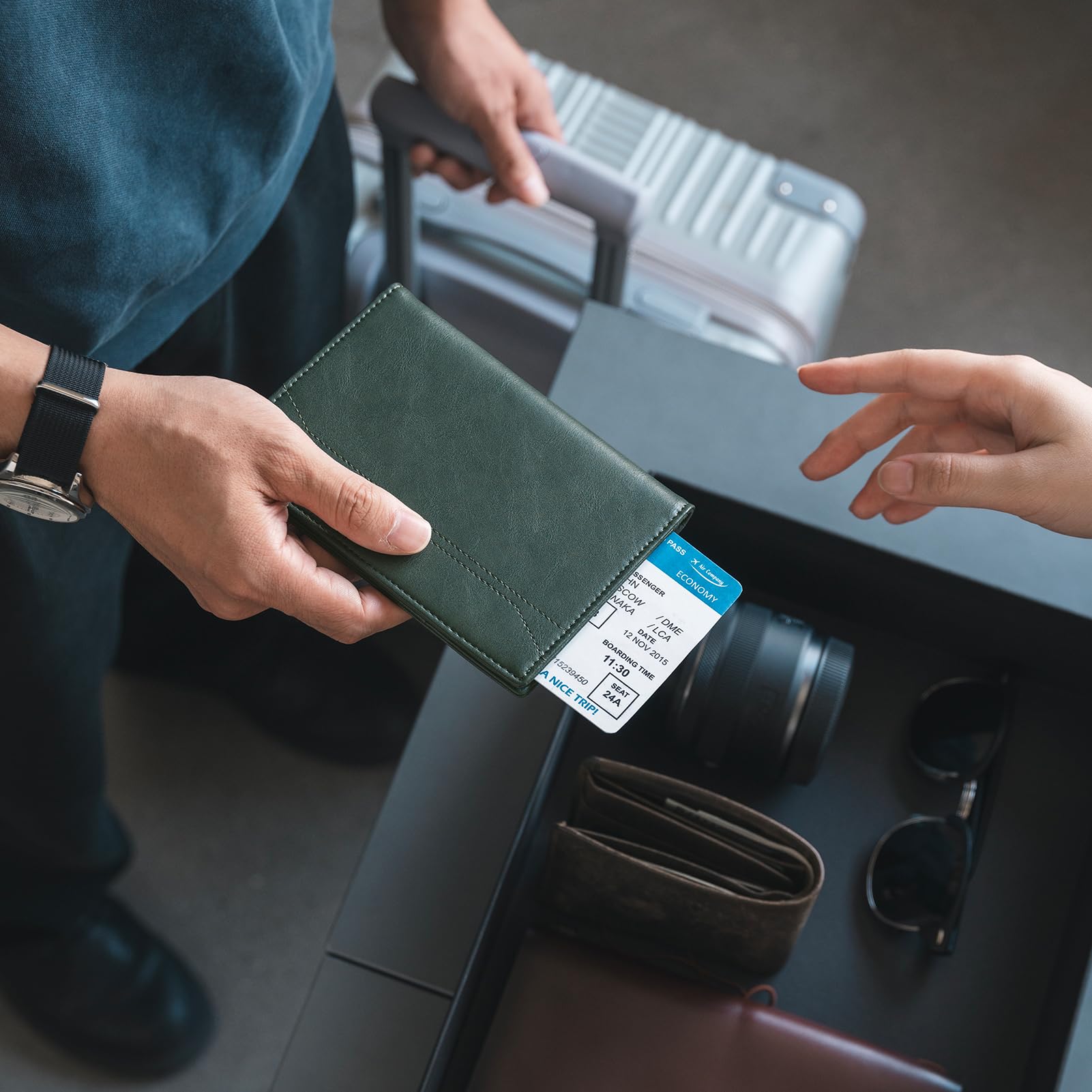 vulkit-passport-card-holder-reisepassh-lle-waldgr-n-rfid image 6